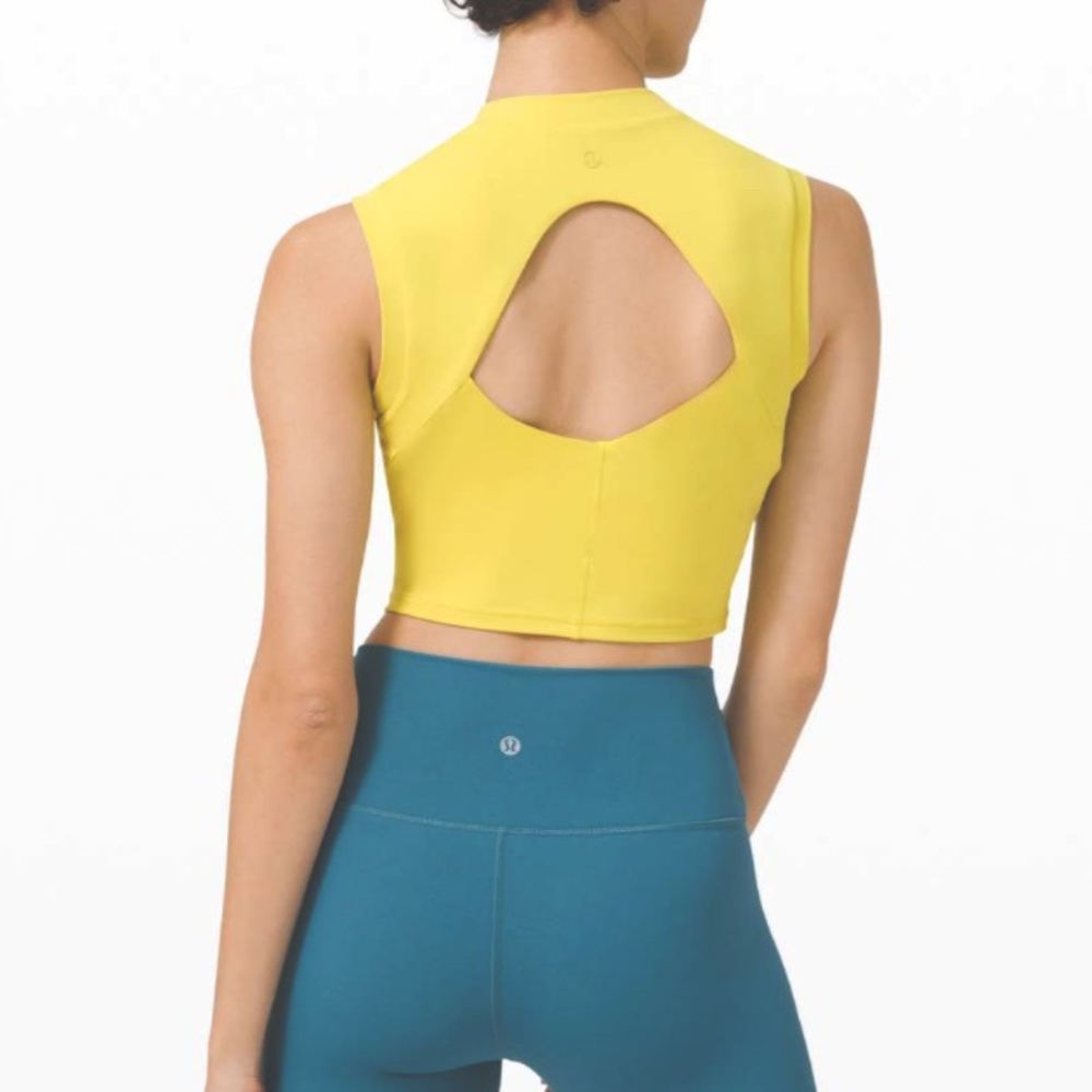 ✴️ NWT Lululemon Sweat Intention Tank Yellow Serpentine size 6 small with pads
